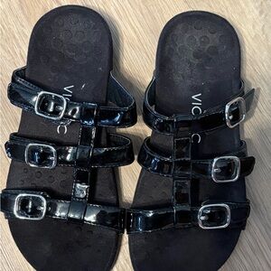 Vionic Black Strappy Sandals with Buckles